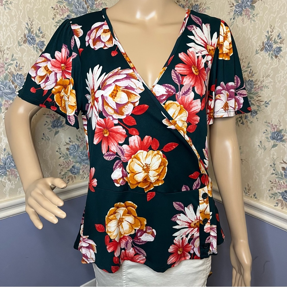 This & More Dark Green Floral Vneck Blouse, Size M/L